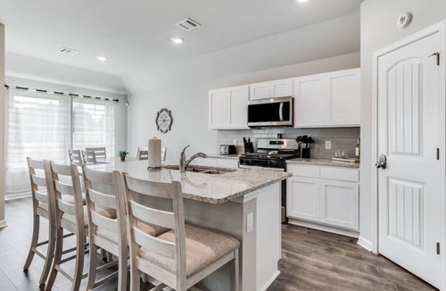 Broussard House | Tranquil 3BR by Hwy 90 with pond views