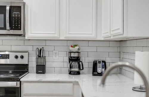 Grand Prairie Apartment | Tranquil 3BR I Free Parking I Workspace