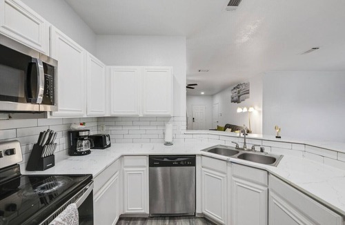 Grand Prairie Apartment | Tranquil 3BR I Free Parking I Workspace