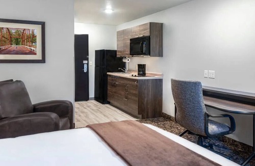 St. Joseph Hotel | Tranquil 4-Room Retreat w/Full Kitchen Near Pony Express & Museums