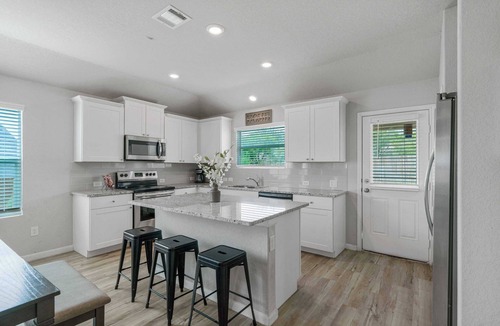 Southside House | Tranquil 4BR Residence｜Pet-Friendly｜Ideal for Families｜Backyard Bliss #41225