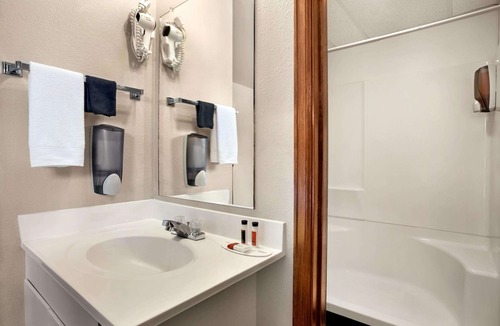 Guernsey Hotel | Travelodge by Wyndham Guernsey