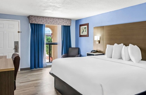 East Las Vegas Hotel | Travelodge by Wyndham Las Vegas NM