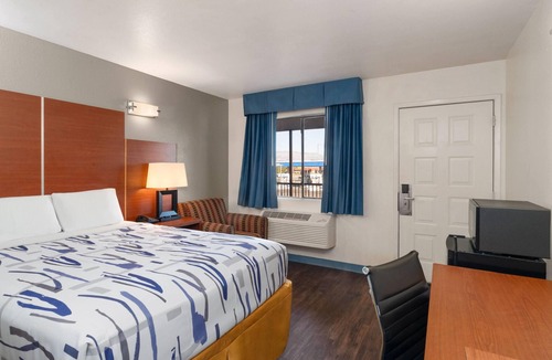 Westside Hotel | Travelodge by Wyndham Albuquerque West