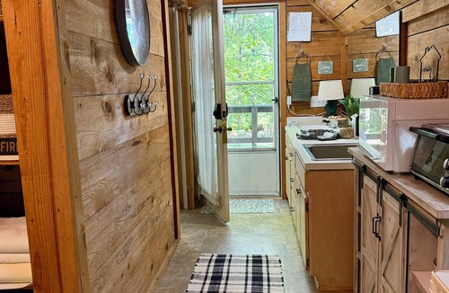 Caddo Gap Cabin | Tree Tops Private Suite + Separate Entry; Quiet Retreat