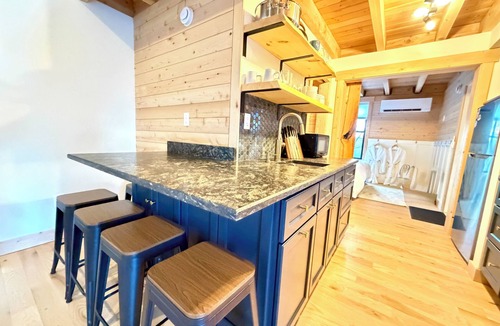 Ottawa Resort | Treehouse 3 - Treehouses at Starved Rock