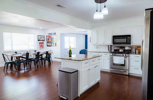 Cedar Hill House | Tremendous 3-bedroom house with AC in welcoming Cedar Hill