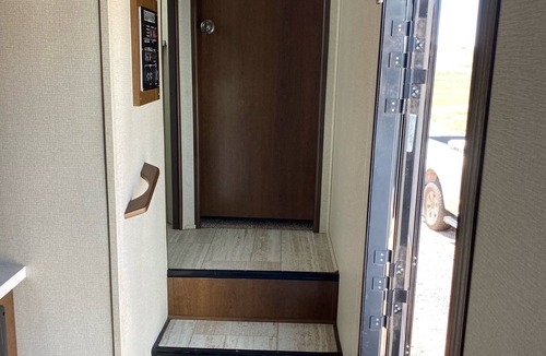 Gillette RV Rental | Tremendous camper with A/C and full hookups. Close to the Camplex.