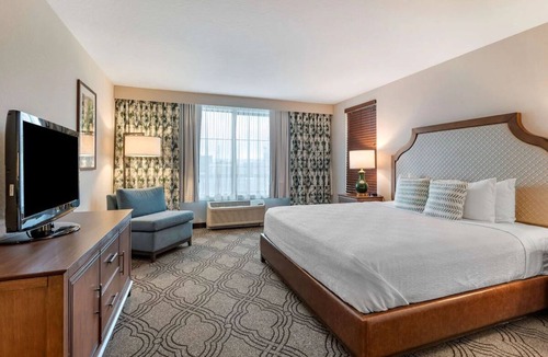 Pasco Hotel | Tri‑Cities King Room w/Breakfast, Gym & Pool