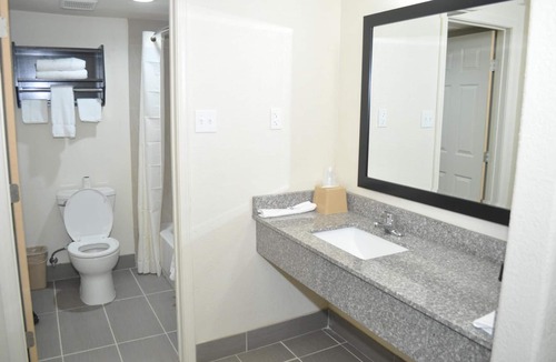 Cedar Crest Hotel | Trinity Suites Downtown Dallas