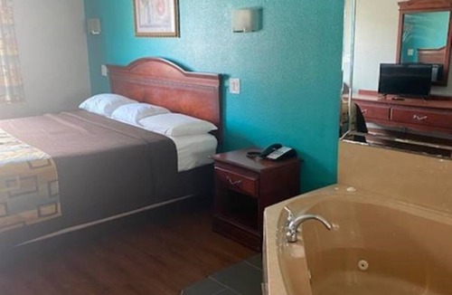 Northwest Dallas Hotel | Tropicana Inn and Suites