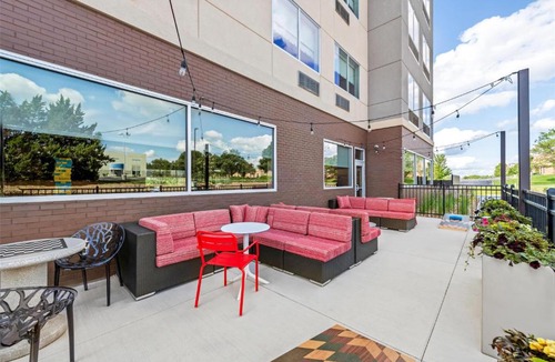 Waldron Hotel | Tru By Hilton Kansas City Airport