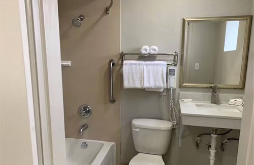 Feldman's Hotel | Tucson Two-Full Bed Room w/Outdoor Pool, Parking & Steps to University