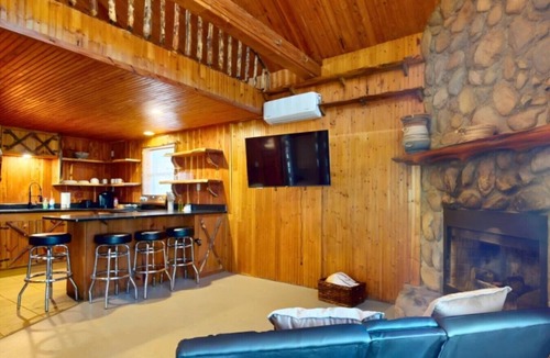 Davis Cabin | Turner Escape Cabins #2