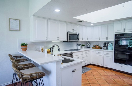 Seguin House | Turtle House-Pool Table-Shuffle Board-5 Bedrooms-Sleeps 12!