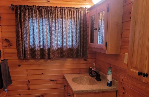 Bidwell Cabin | Twin Oaks is a rustic and pet friendly cabin located on 50 mostly wooded acres