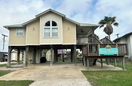 Port O Connor House | Twin Palms -located in beautiful Port O’Connor, TX. Close to beach.