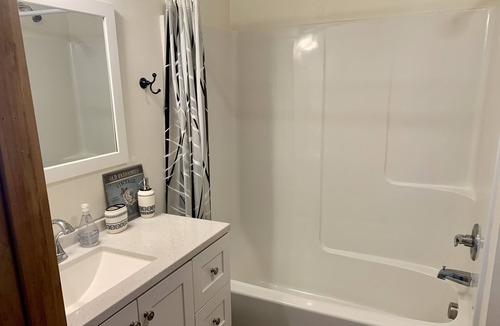 Pateros Apartment | Two Bedroom Apt. in Pateros- 18 mi to Chelan, 44 mi to Winthrop, River views!