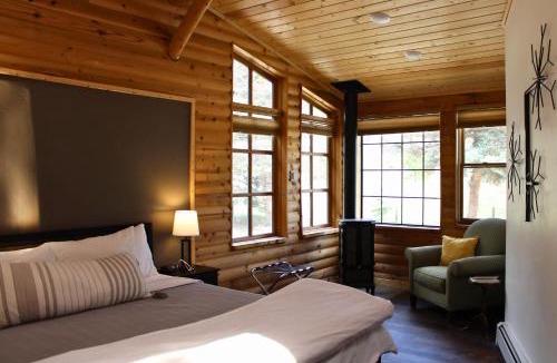 Bailey Cabin | Two Bridges Lodge