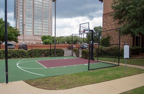Vance Jackson Apartment | TWO Spacious 1BR Suite with Pool & Full Kitchen | Free Breakfast