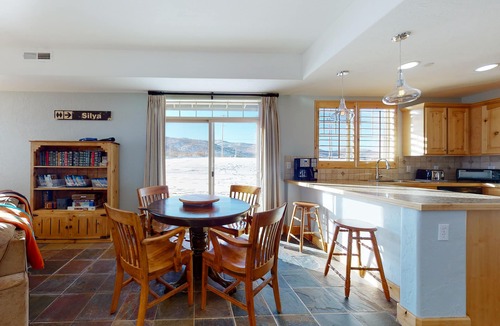 Kimball Junction House | Two-Story Condo Near Skiing with Fast WiFi, Central AC, Fireplace, & Grill