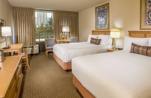 Wilburton Hotel | Ultimate Bellevue Experience! 2 Double Beds Rooms, Outdoor Seasonal Pool