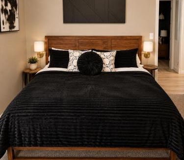 South Tulsa House | Ultimate Family Retreat-Sleeps 9