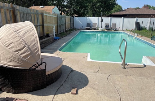 Lincoln House | Ultimate Family Retreat Pool Hot Tub Arcade Theatre Room Firepit