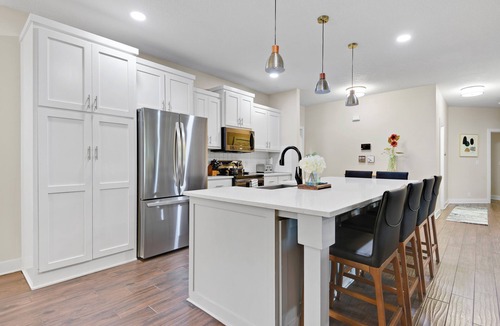 I-435 West KC-KS House | -Ultimate KC BNB-21 Guests-30 night min-Heated POOL-GoldenTee-Poker-KS Speedway-