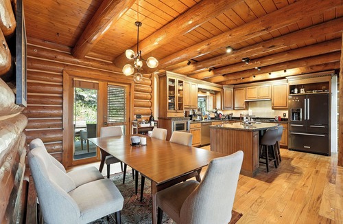 Lyons Cabin | Ultimate Mountain Retreat: Total Privacy, Wild Nature & Mile-High Spa Experience