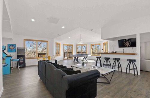 Lakewood House | Ultimate Treehouse Mansion with Swim Spa, Sleeps 31