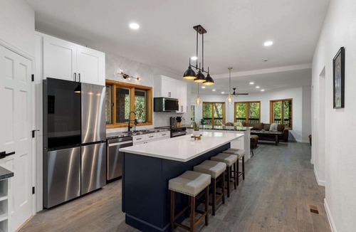Lakewood House | Ultimate Treehouse Mansion with Swim Spa, Sleeps 31