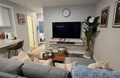 Riverside Apartment | Ultra Clean 2BT w/2 Kings Near MCI and T-Mobile Center