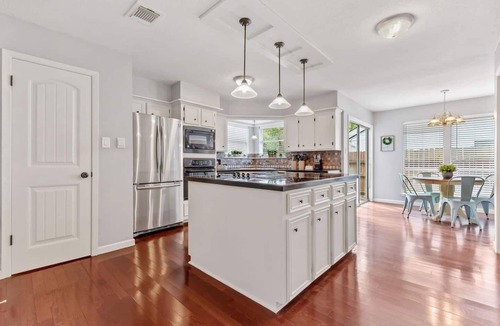 Grogan's Mill House | Under a Tree - Family Home in the Heart of The Woodlands