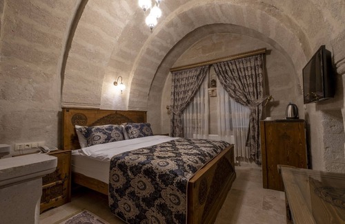Cavusin Hotel | Underground Cave Suites