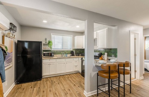 Riverside Apartment | Unique 2-bedroom apt in calm Riverside enroute between airport and Kansas City