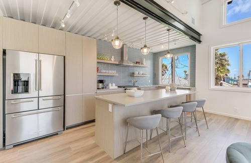Shibui Sands House | Unique container home in Port Aransas located only two blocks to the beach! Sle