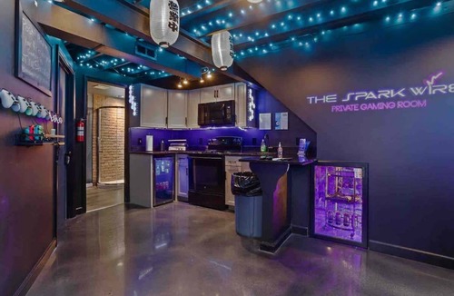 Platte City House | Unique Gaming Suite Sleeps 10 Mins to Airport MAJOR INTERNATIONAL SPORTING EVENT