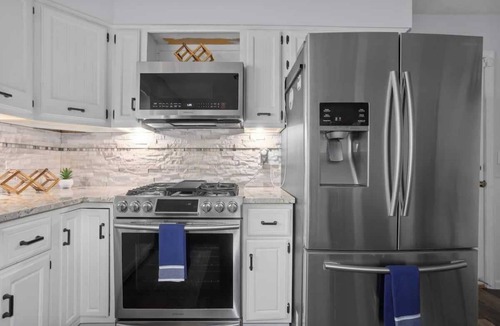 Platte City House | Unique Gaming Suite Sleeps 10 Mins to Airport MAJOR INTERNATIONAL SPORTING EVENT