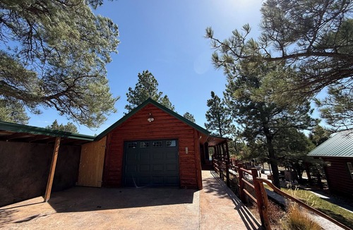 Pine Haven Cabin | Unique Peaceful Cabin at Keyhole/Coffee/Pool/Deck