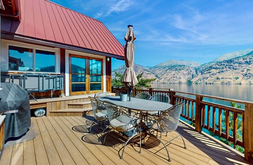 Chelan House | Unique South Shore lakefront retreat w/private hot tub and lake views