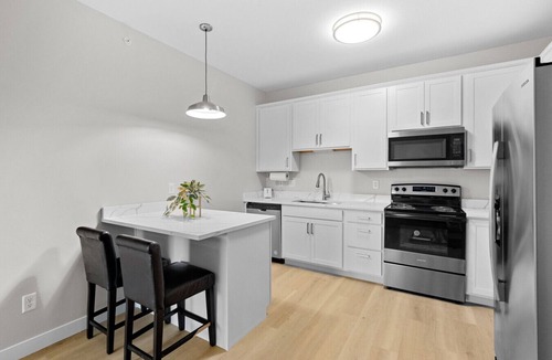 Orange Prairie Apartment | Unit 302 at Summershade
