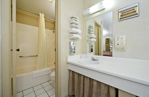 Junction Hotel | Unwind in a Peaceful Room w/Access to Seasonal Pool | Kimble Museum - 0.4 mile