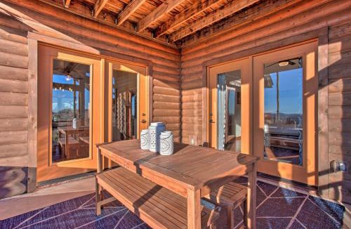 Medicine Park House | Updated Cabin w/360-Degree Mtn View: 1 Mi to Lake