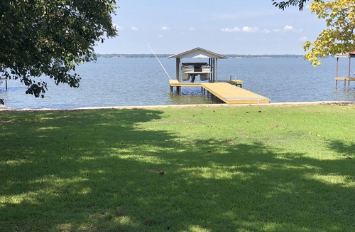 Gun Barrel City House | Updated Cedar Creek Lake Retreat with Open Water Views, Fishing Dock & Kayak