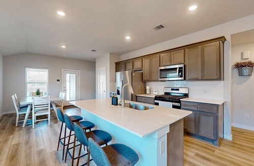 Wellborn House | Updated centrally located home: Explore all College Station has to offer