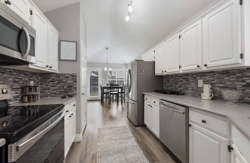 Coppell House | Updated, Comfortable, and Quiet Space close to DFW International Airport!