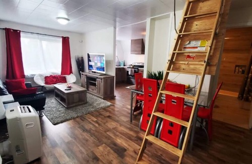 Tukwila Apartment | Updated farm style Apt. w/ loft minutes from Airport and Seattle