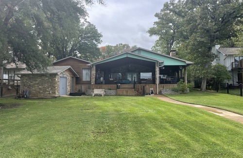 Enchanted Oaks House | Updated Lakehouse on Cedar Creek Lake/Fenced in backyard/Great Neighborhood