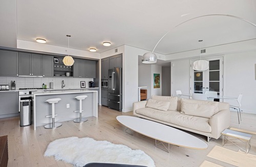 LoDo Condo | Upscale 1 bedroom plus den - Union Station views